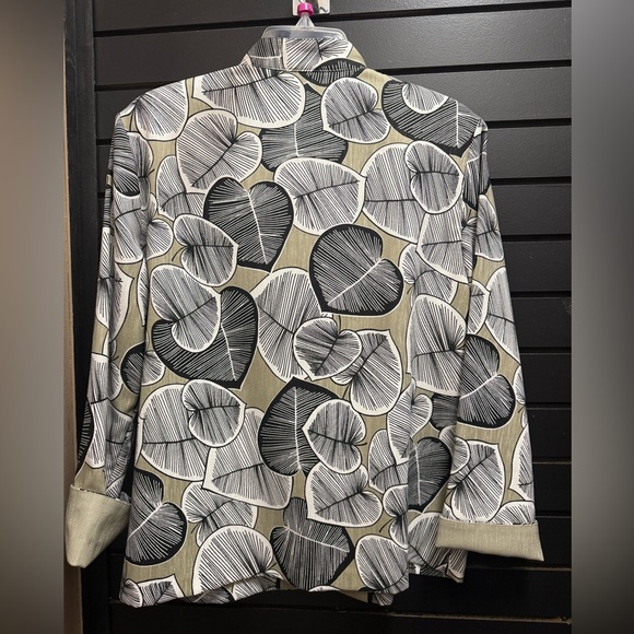 Drapers & Damons Leaf Patterned Black tan and White Leaf Eyelet Jacket/blouse - Picture 3 of 3